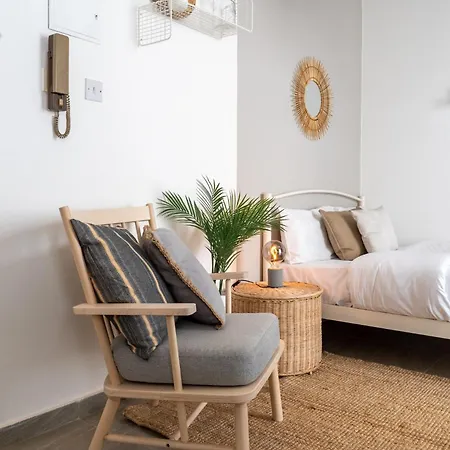 Апартаменты Orchid's Cozy & Balcony In Ларнака