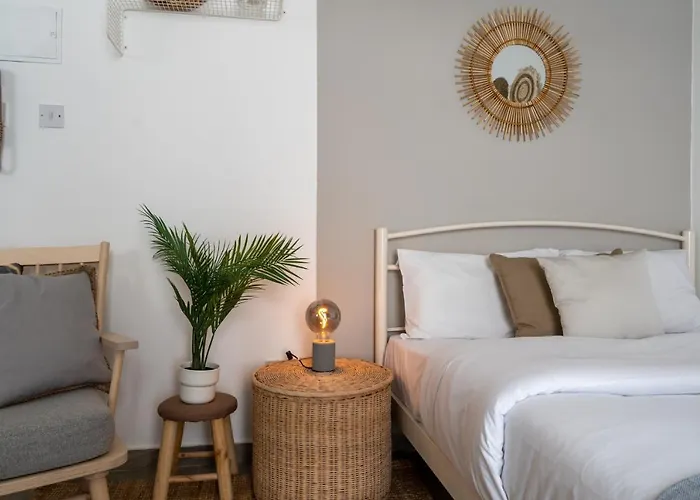 Orchid's Cozy & Balcony In Apartman Lárnaka