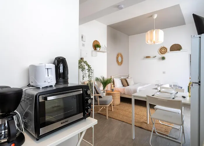 Orchid's Cozy & Balcony In Larnaca